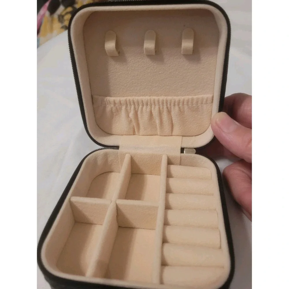 Portable Jewelry‎ travel case